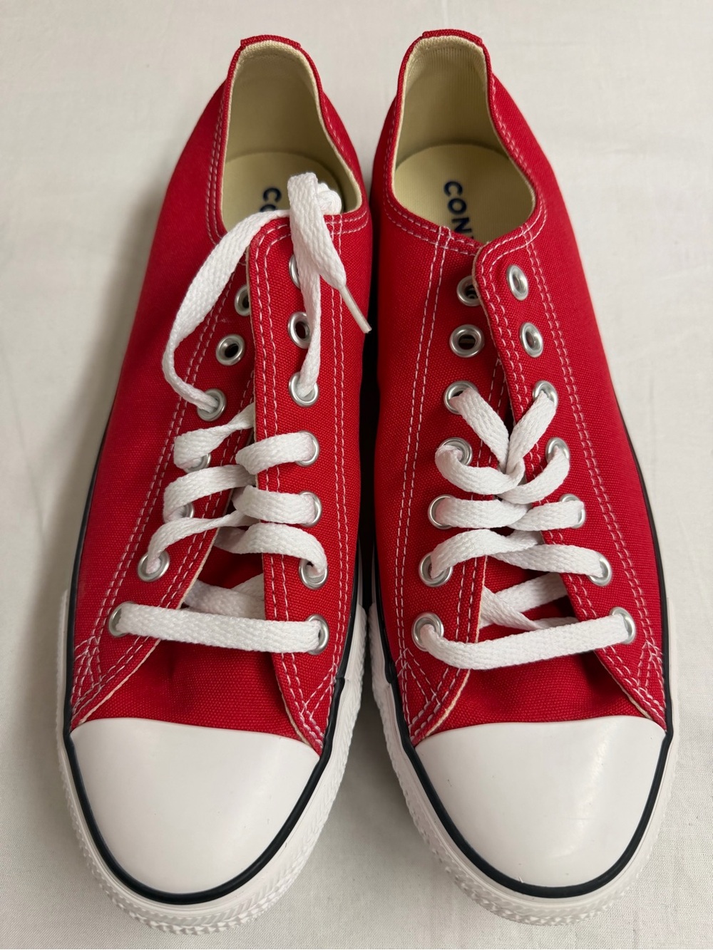 Converse Red Canvas Low-Top Sneakers - Classic Casual Style